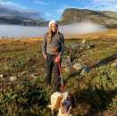 På tur med bestefars hund i Sikkilsdalen, 2016. Foto: Kronprinsparet / Det kongelige hoff